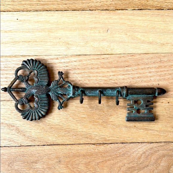 Vintage Brass Skelton Key Key Holder - Picture 1 of 3